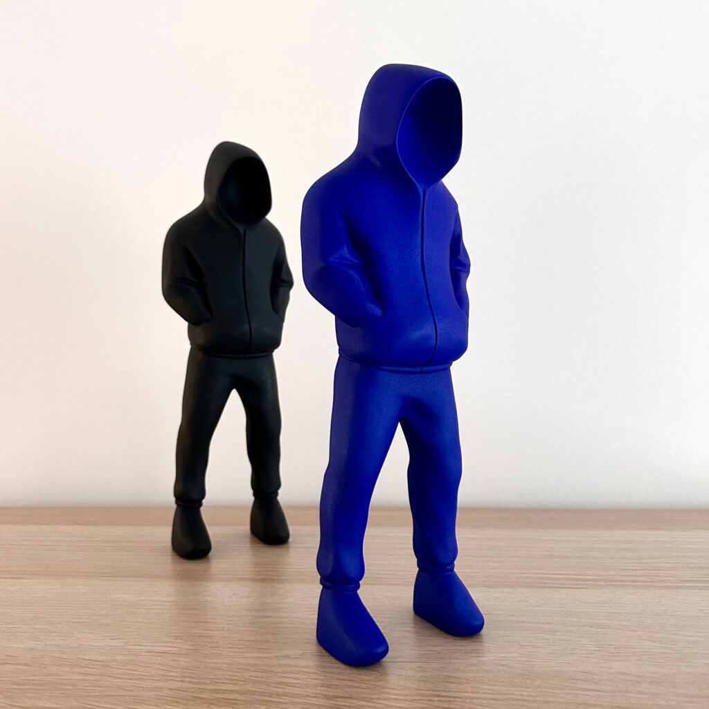 Finished sculptures are varnished in a variety of finishes.